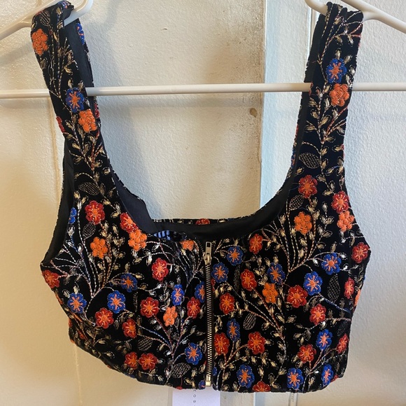 Velvet Floral Embroidered Crop Top - Picture 3 of 4